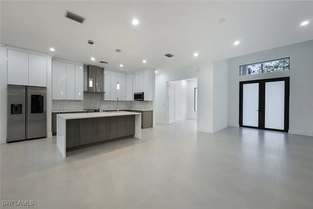 2806-2840 Golden Gate Boulevard W Naples FL 34117