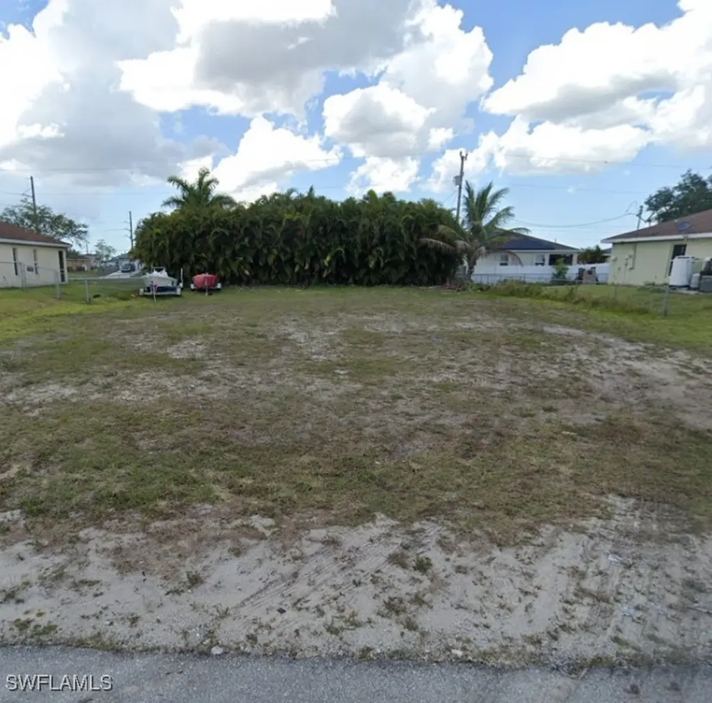 2730 NE 2nd Place Cape Coral FL 33909