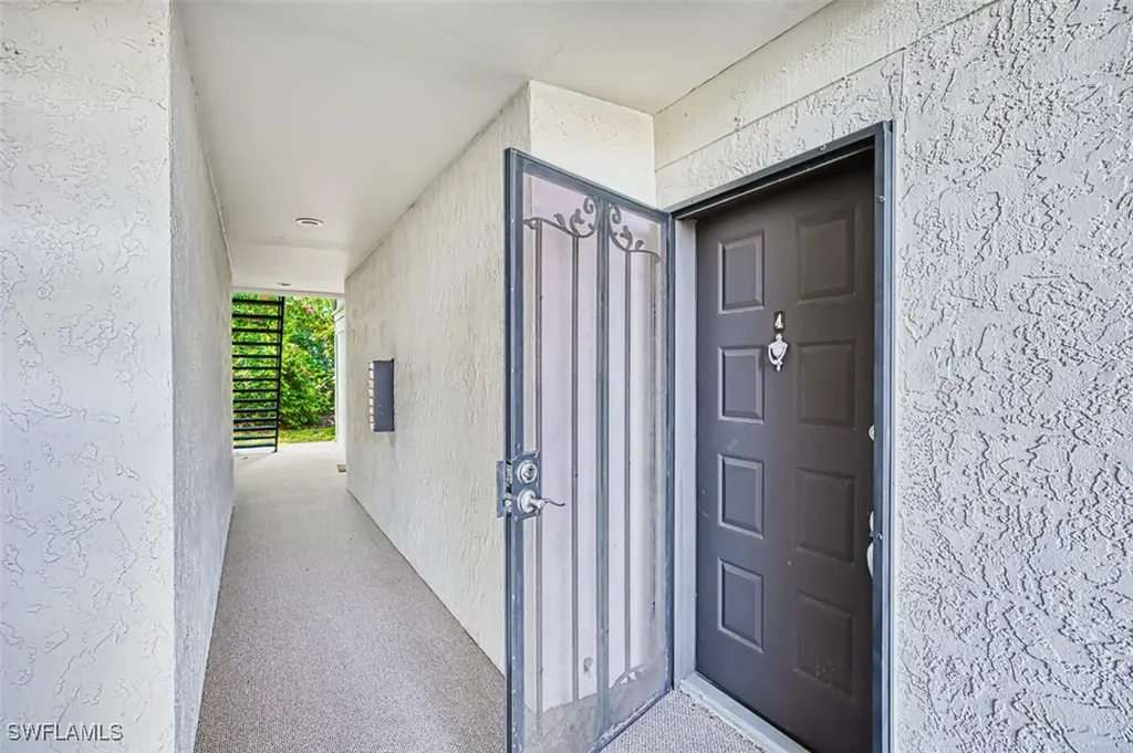 8061 S Woods Circle Fort Myers FL 33919