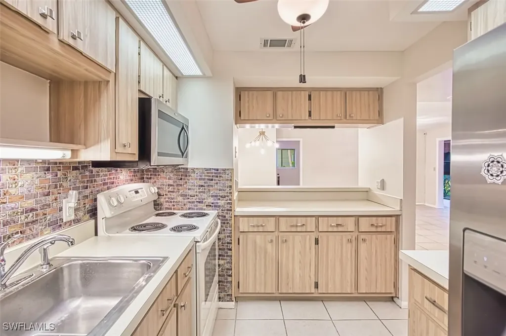 8061 S Woods Circle Fort Myers FL 33919