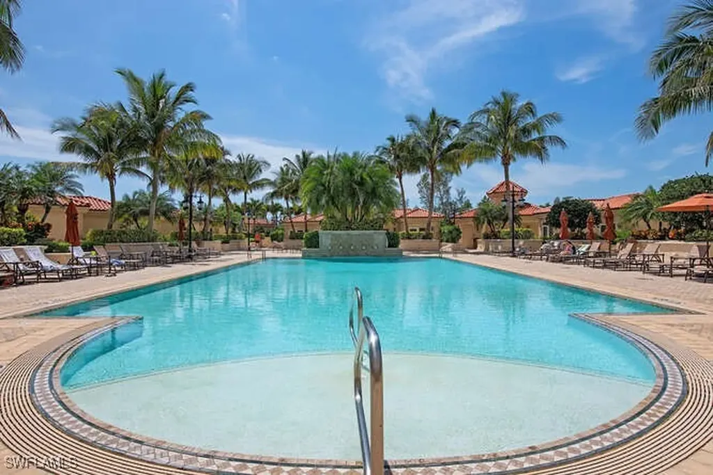 6597 Nicholas Boulevard Naples FL 34108