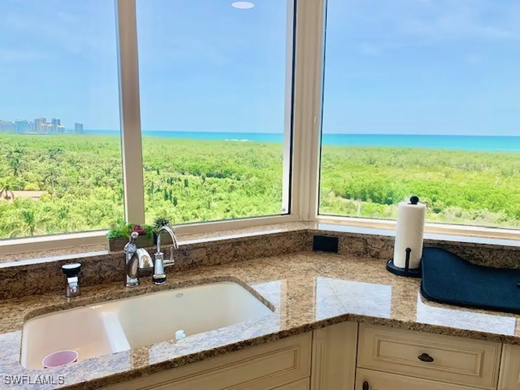 6597 Nicholas Boulevard Naples FL 34108