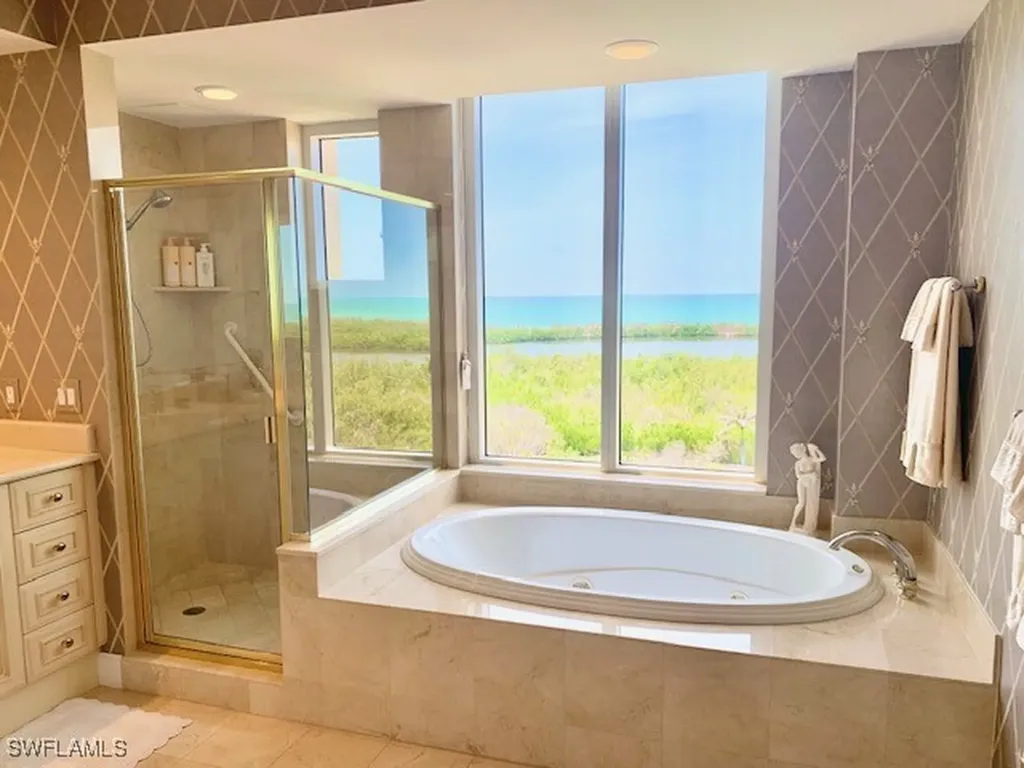 6597 Nicholas Boulevard Naples FL 34108