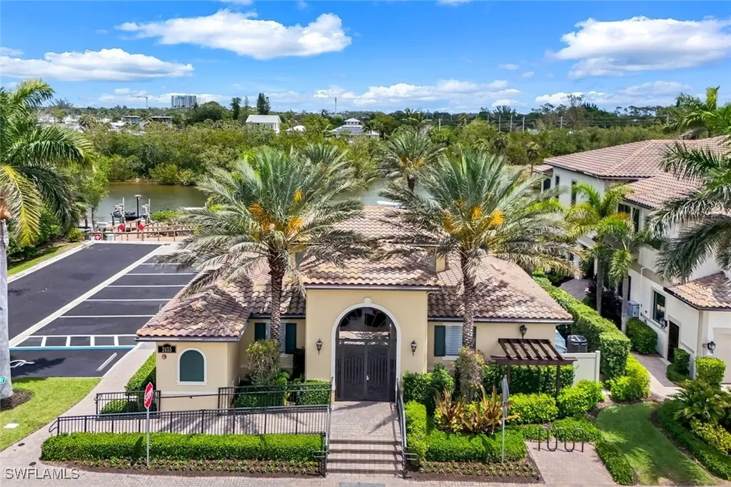 2488 Breakwater Way Naples FL 34112