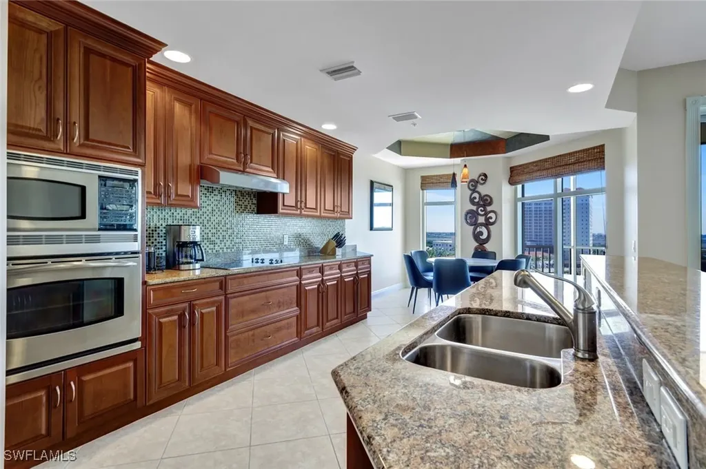 6081 Silver King Boulevard Cape Coral FL 33914