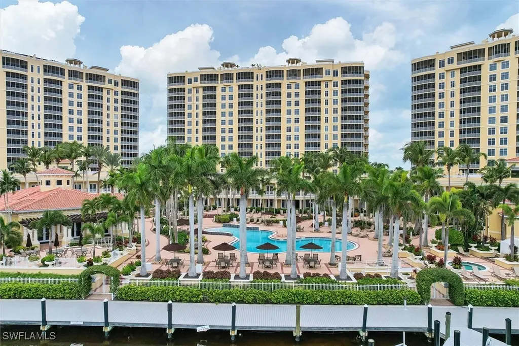 6081 Silver King Boulevard Cape Coral FL 33914