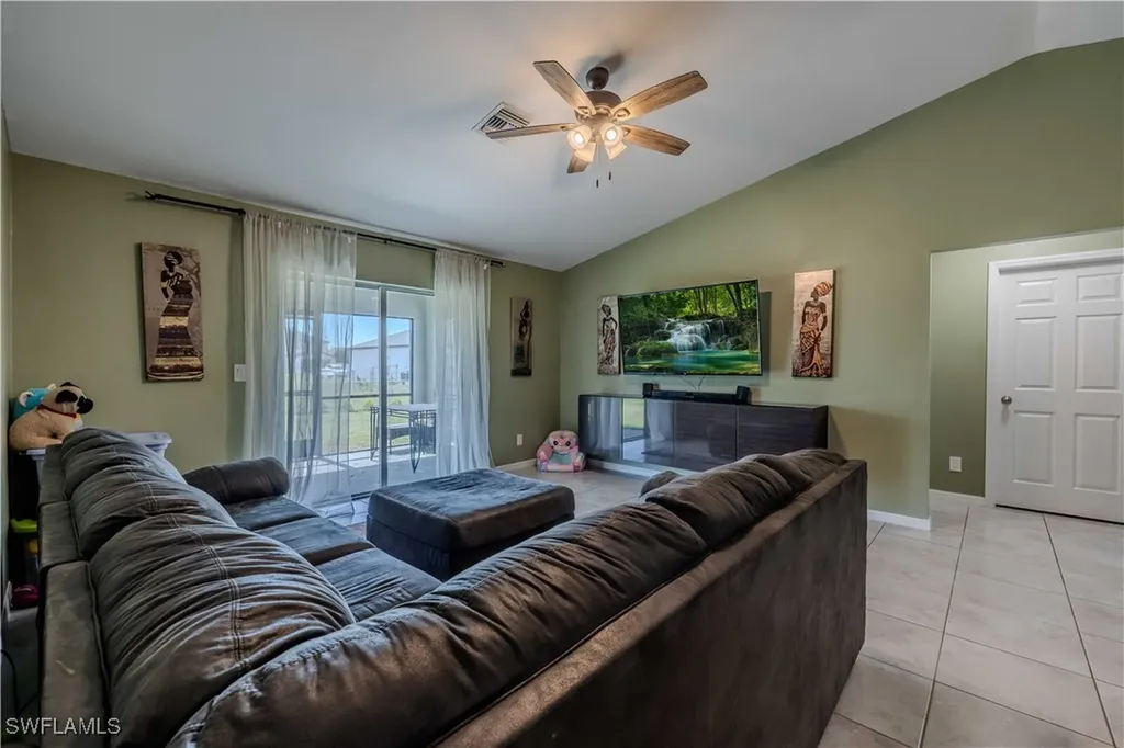 1818 NE 6th Place Cape Coral FL 33909
