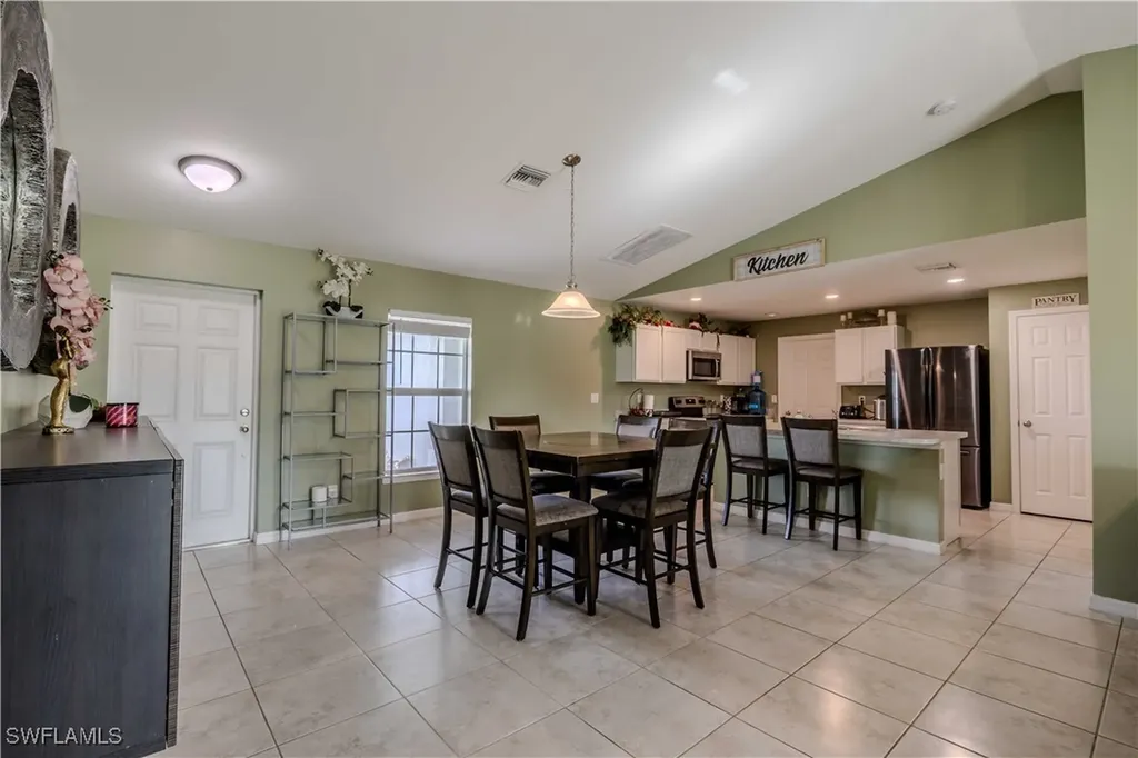 1818 NE 6th Place Cape Coral FL 33909