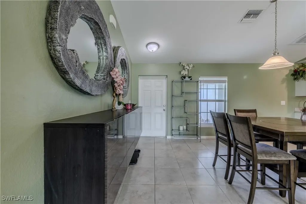 1818 NE 6th Place Cape Coral FL 33909