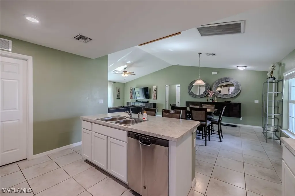 1818 NE 6th Place Cape Coral FL 33909