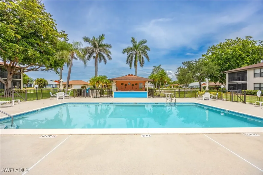 4241 Chantelle Drive Naples FL 34112