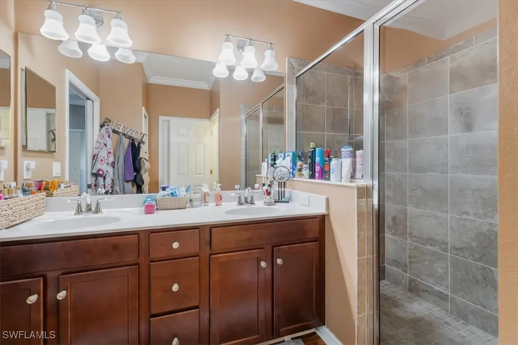 9052 Glenforest Drive Naples FL 34120