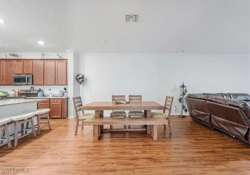 9052 Glenforest Drive Naples FL 34120