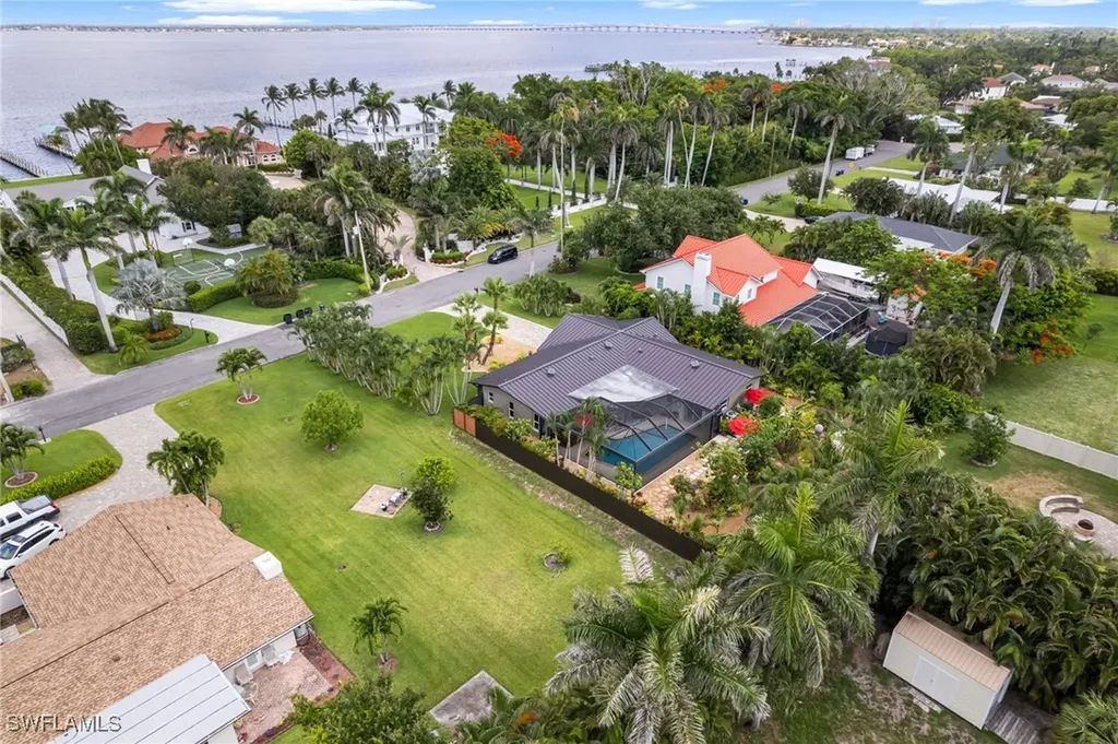 5631 Shaddelee Lane W Fort Myers FL 33919-2542