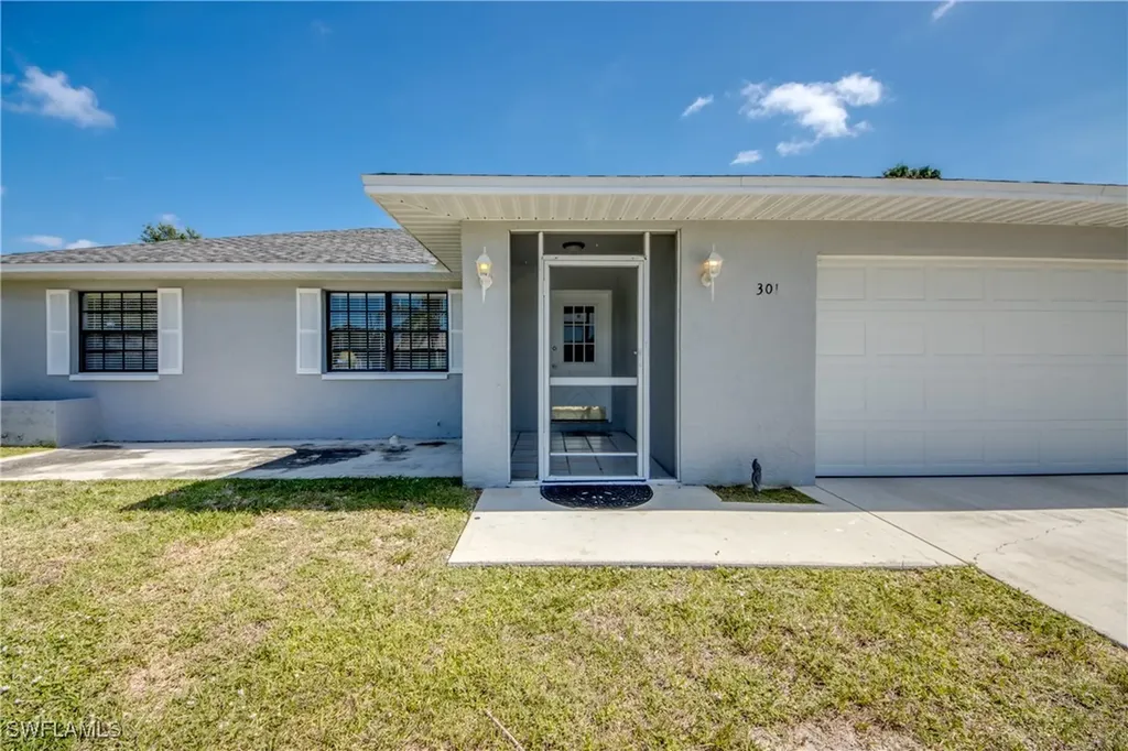 301 SW 32nd Terrace Cape Coral FL 33914