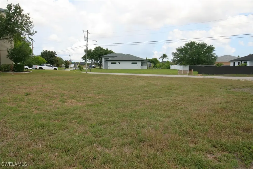 619 NE 5th Avenue Cape Coral FL 33909