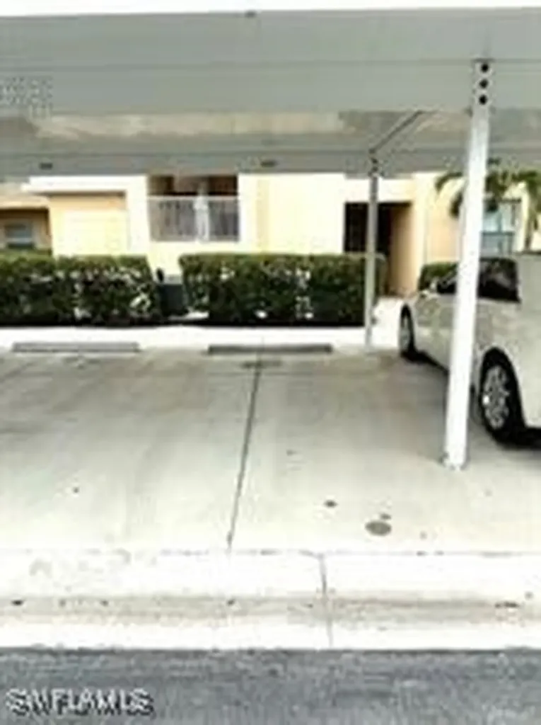 8450 Kingbird Loop Estero FL 33967