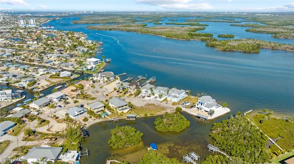 390 Seminole Way Fort Myers Beach FL 33931