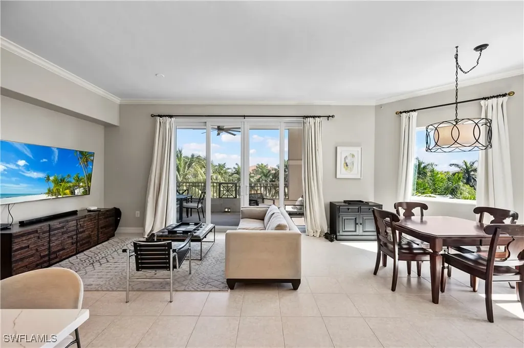 2738 Tiburon Boulevard E Naples FL 34109