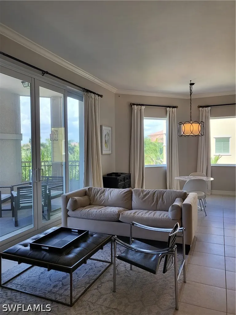 2738 Tiburon Boulevard E Naples FL 34109