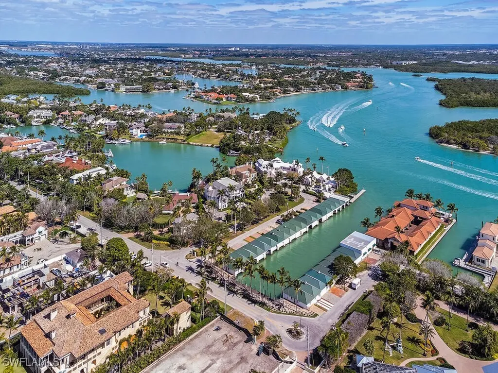 61 Cove Lane Naples FL 34102