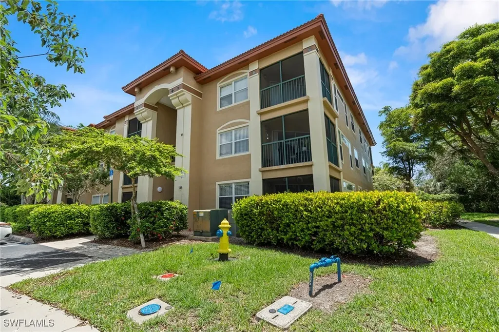 8851 Colonnades Court W Bonita Springs FL 34135