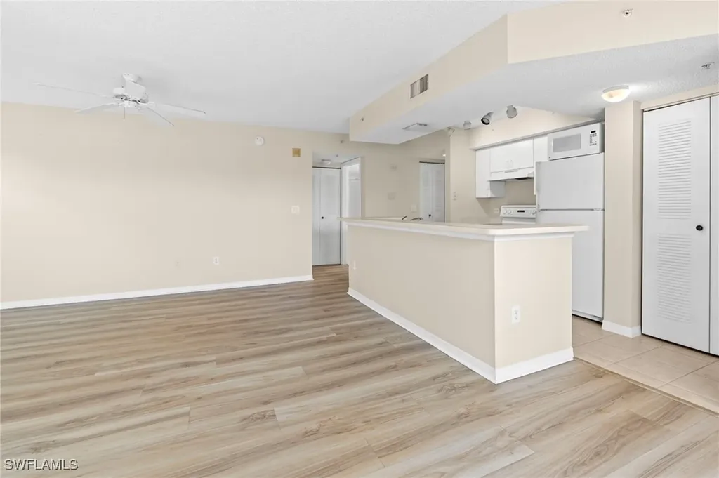8851 Colonnades Court W Bonita Springs FL 34135