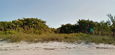 10305 Keewaydin Naples FL 34113