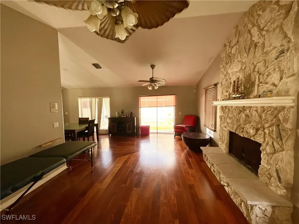 2117 SE 9th Terrace Cape Coral FL 33990