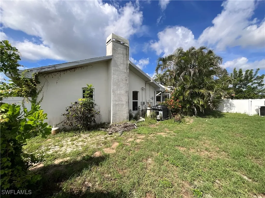 2117 SE 9th Terrace Cape Coral FL 33990