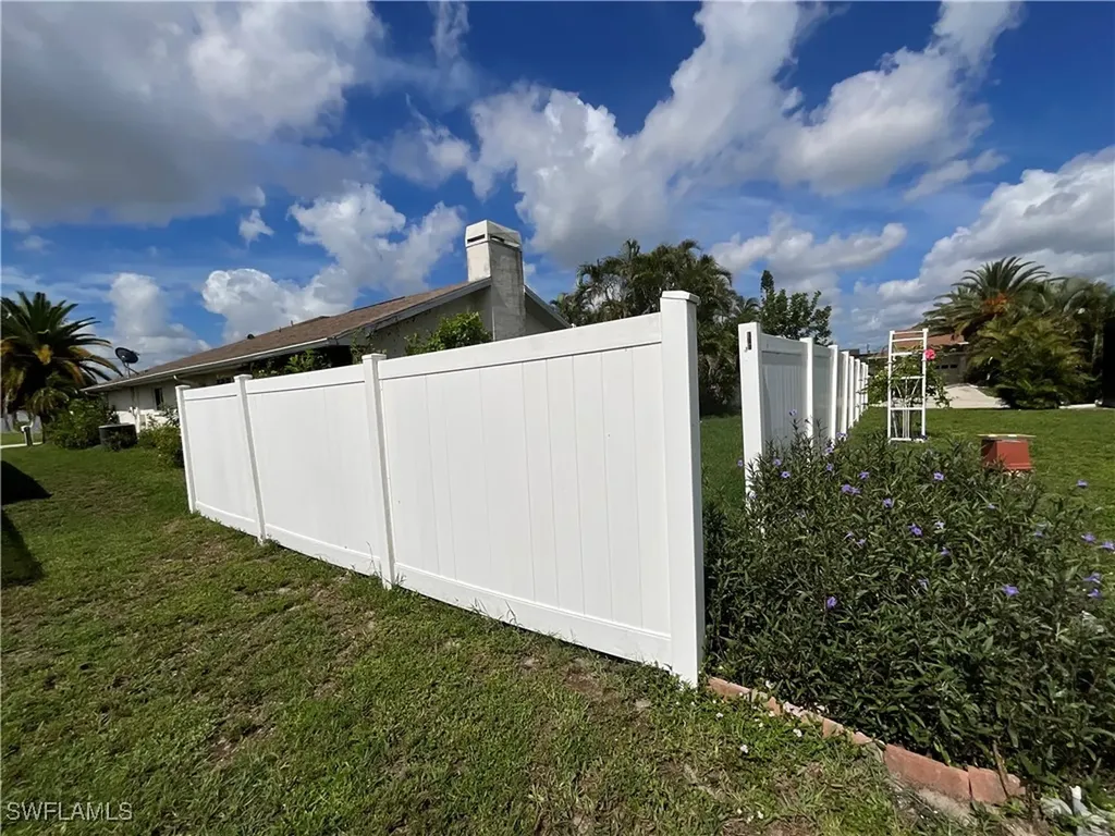 2117 SE 9th Terrace Cape Coral FL 33990