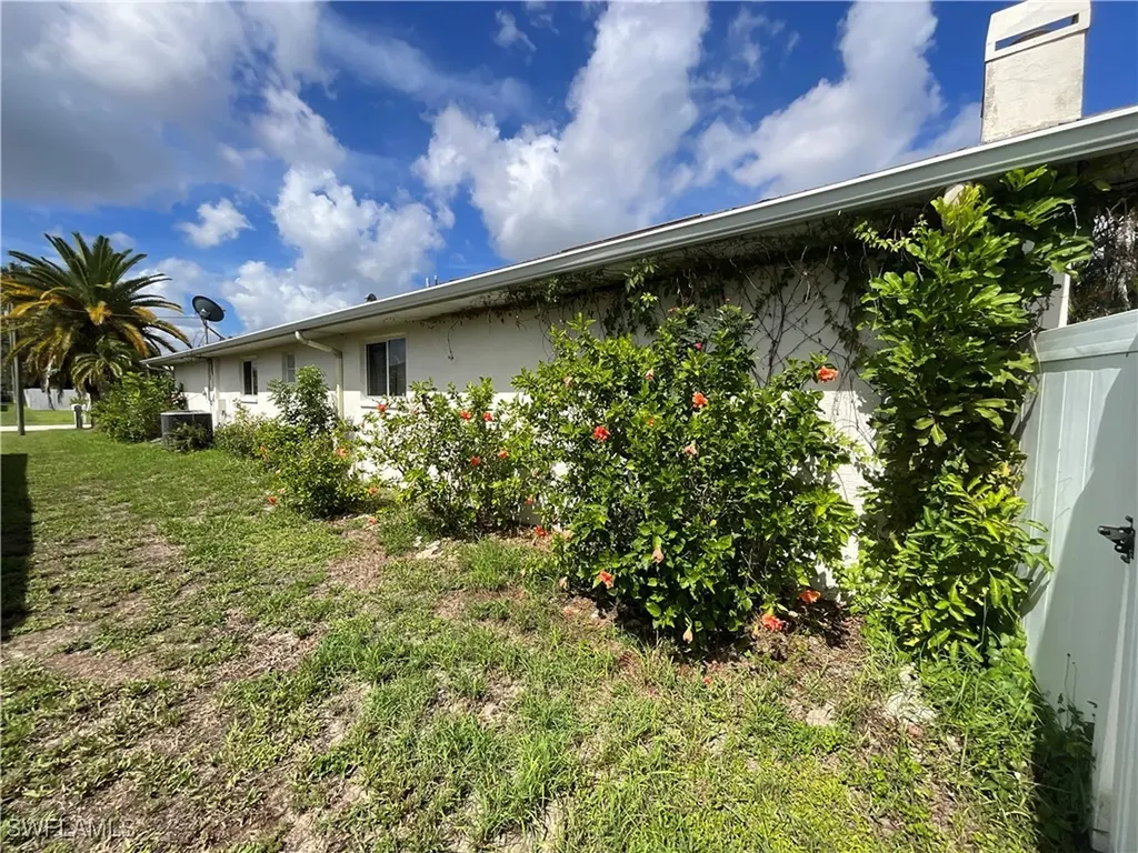 2117 SE 9th Terrace Cape Coral FL 33990