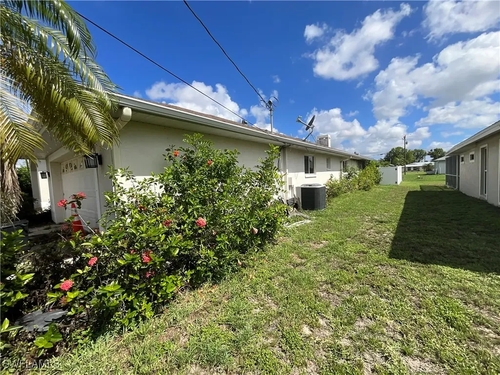 2117 SE 9th Terrace Cape Coral FL 33990