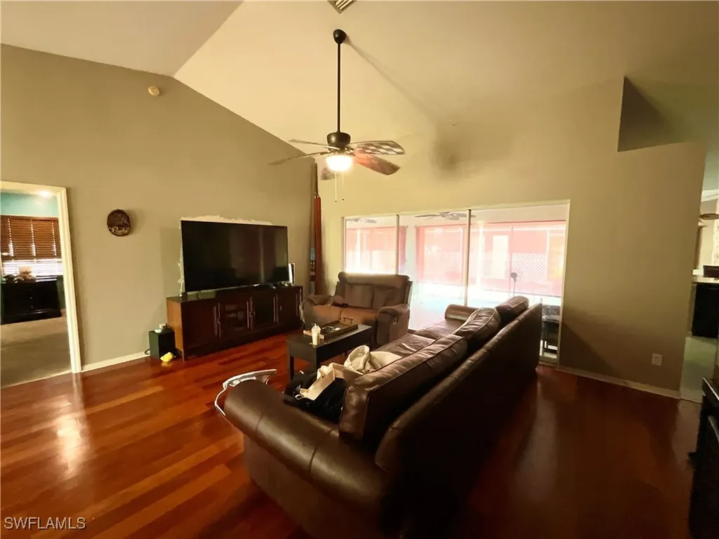 2117 SE 9th Terrace Cape Coral FL 33990