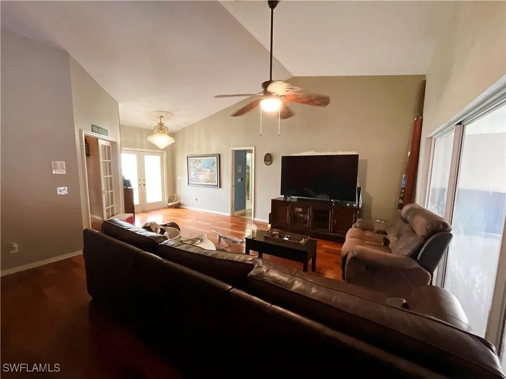 2117 SE 9th Terrace Cape Coral FL 33990