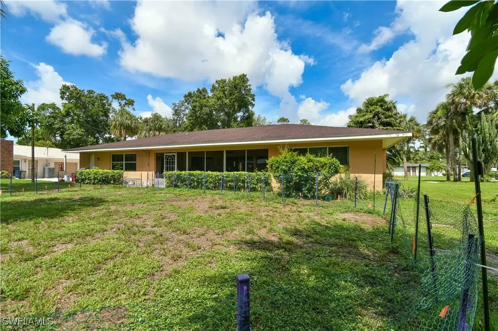 212 Lake Avenue Lehigh Acres FL 33936