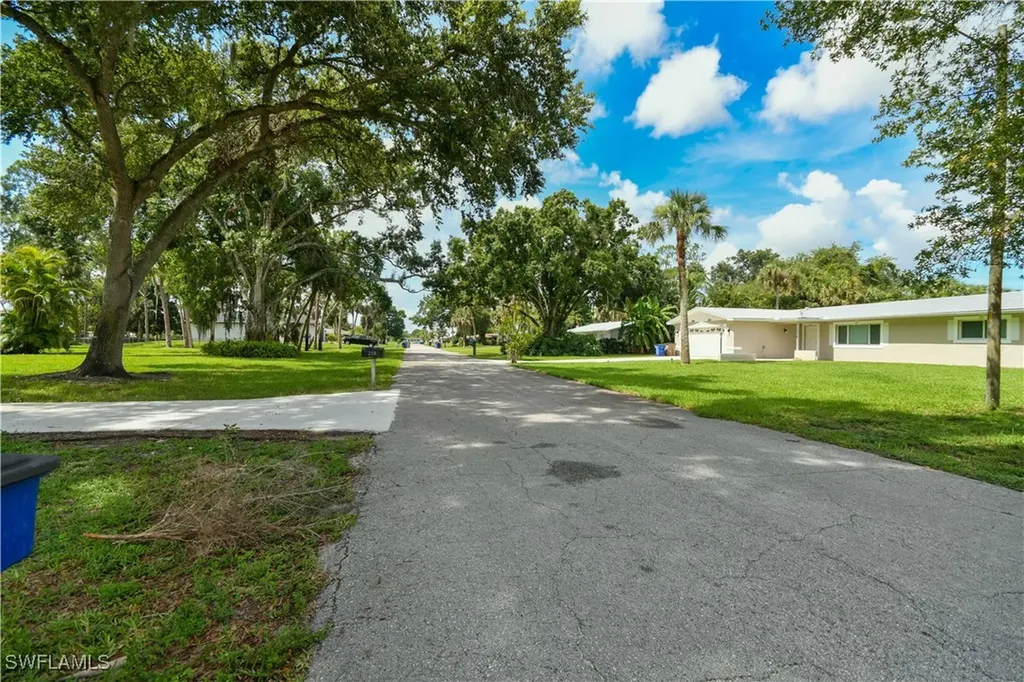 212 Lake Avenue Lehigh Acres FL 33936