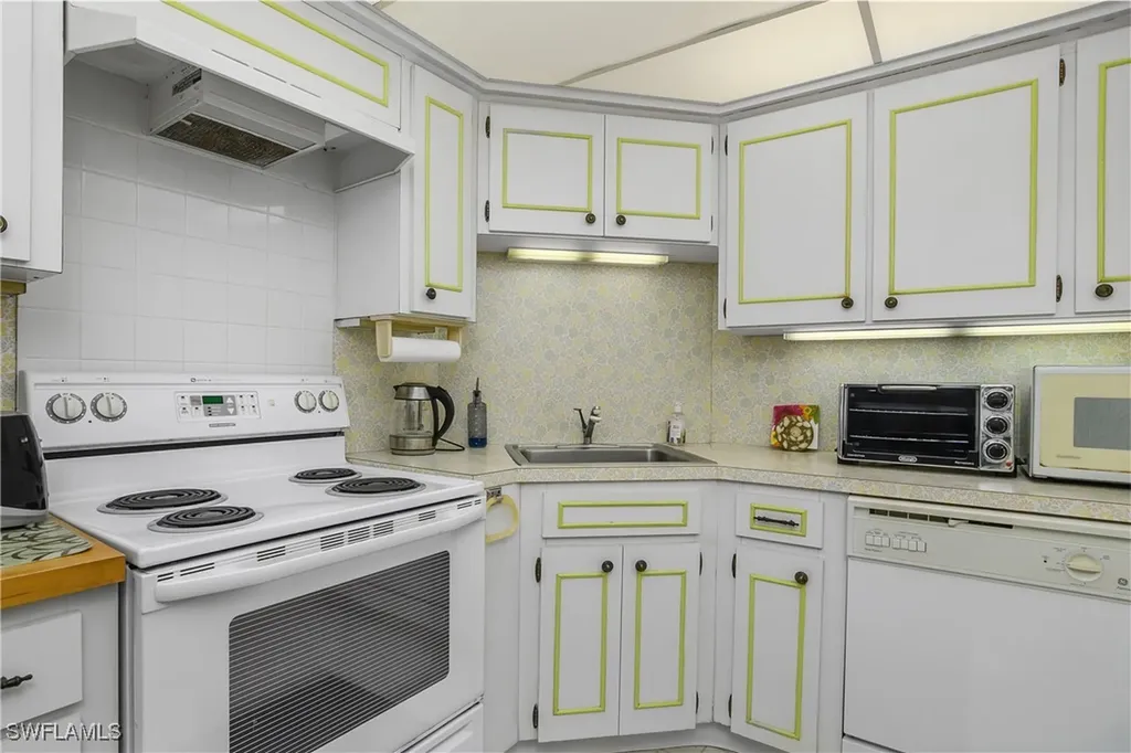 4005 Gulf Shore Boulevard N Naples FL 34103