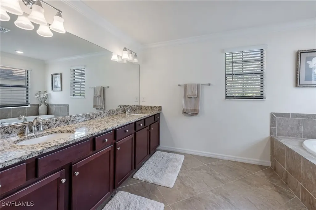 9425 Glenforest Drive Naples FL 34120