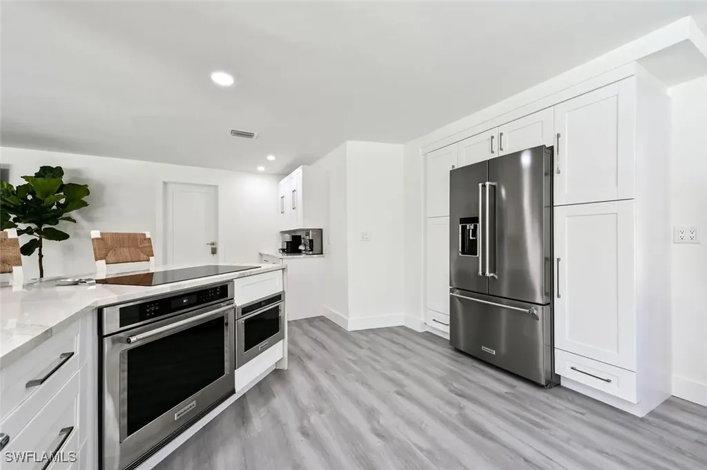 646 Park Shore Drive Naples FL 34103
