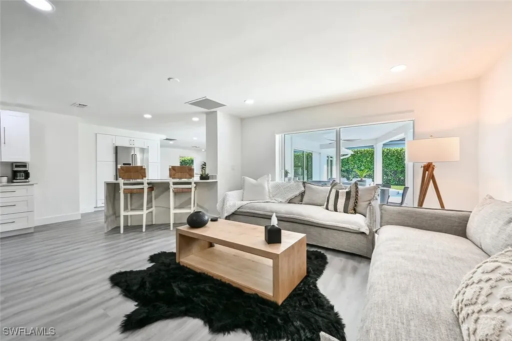 646 Park Shore Drive Naples FL 34103
