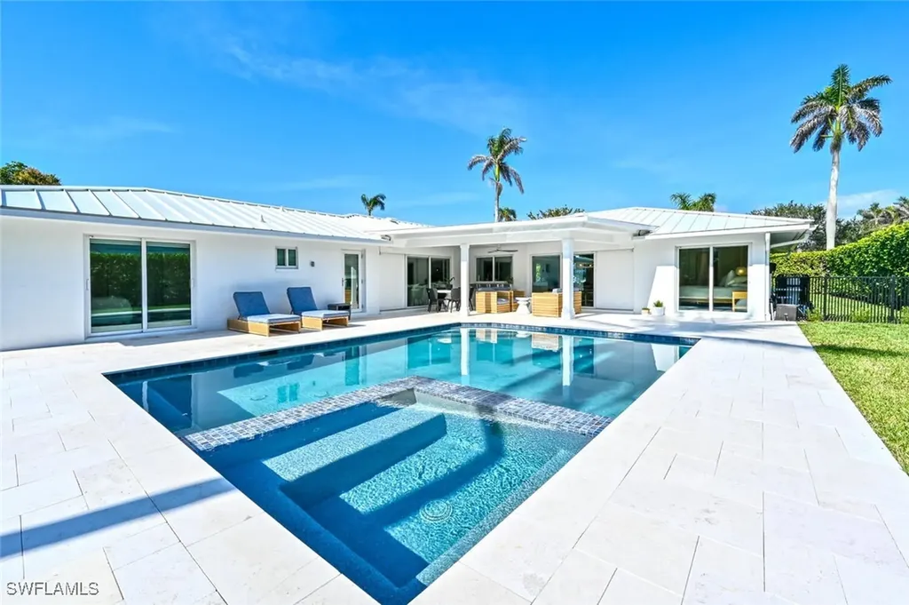 646 Park Shore Drive Naples FL 34103