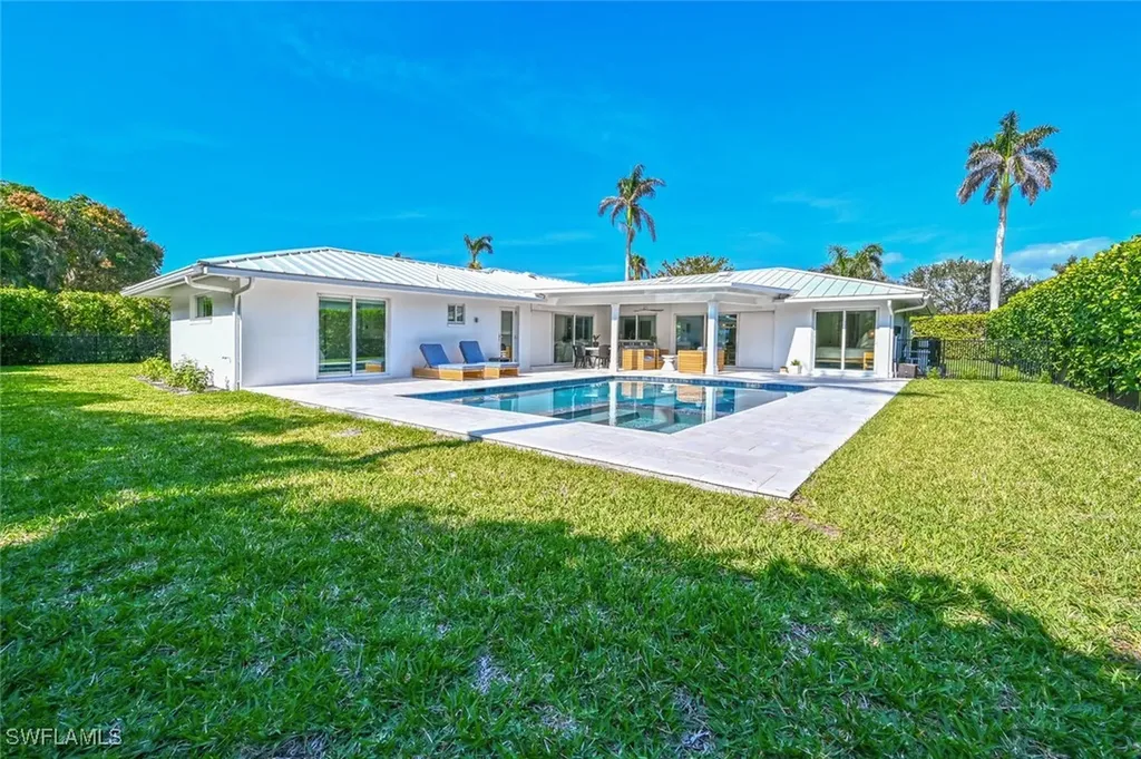 646 Park Shore Drive Naples FL 34103