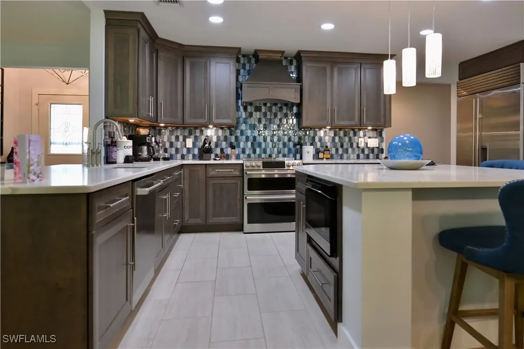 18220 Elmwood Drive Alva FL 33920