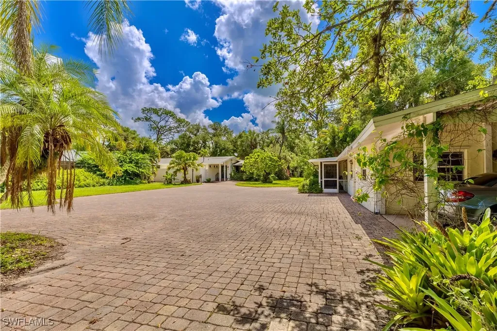 18220 Elmwood Drive Alva FL 33920