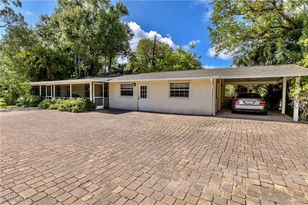 18220 Elmwood Drive Alva FL 33920