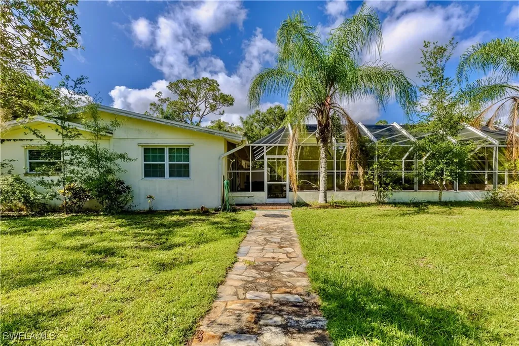 18220 Elmwood Drive Alva FL 33920