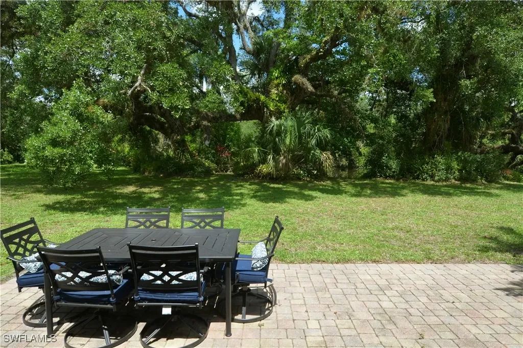 18220 Elmwood Drive Alva FL 33920