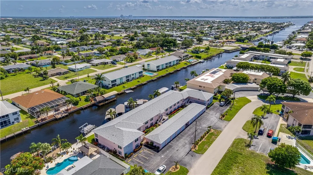 1333 SE 40th Terrace Cape Coral FL 33904