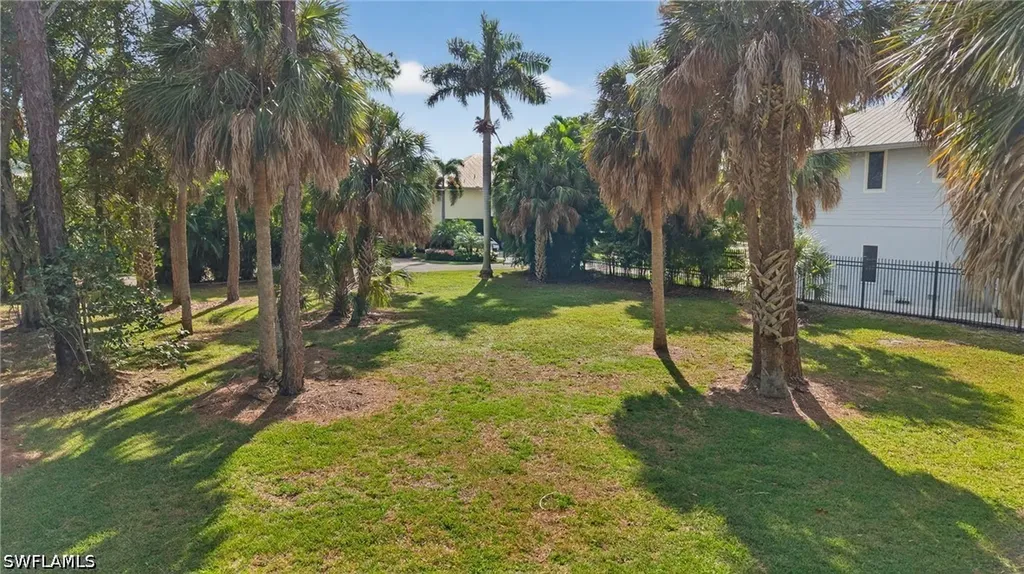 1675 Avion Place Naples FL 34104